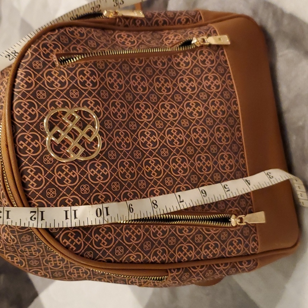 Daisy Fuentes backpack purse - Picture 7 of 8